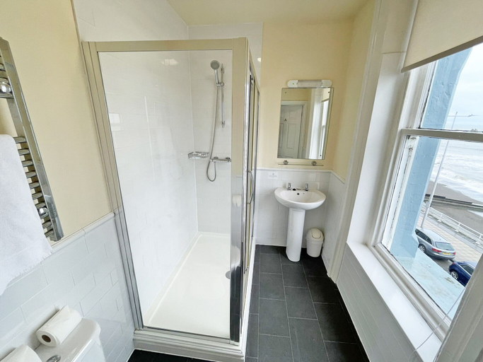 Bathroom 3, The Glengower, Ceredigion