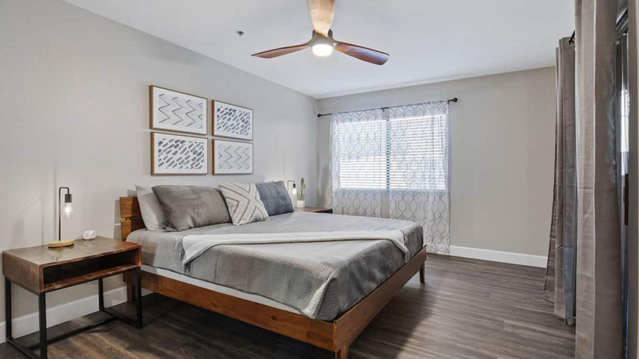 Room 3, Beautiful Newly Remodeled 2-bdrm Biltmore Condo!, Maricopa