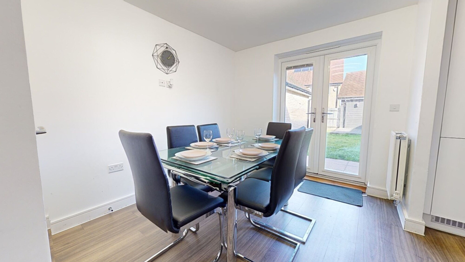 Others 2, Tms Lovely 5-bed House in Stanford-le-hope, Thurrock