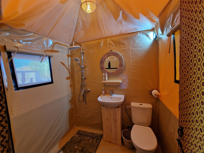 Bathroom, Nkhila Lodge - Agafay Luxury Tented Camp, Marrakech