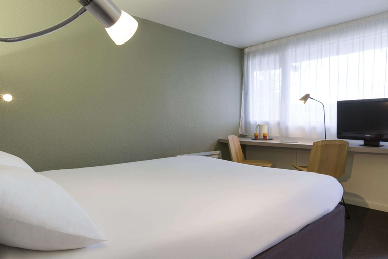 Bedroom 4, Kyriad Annecy Nord - Epagny, Haute-Savoie