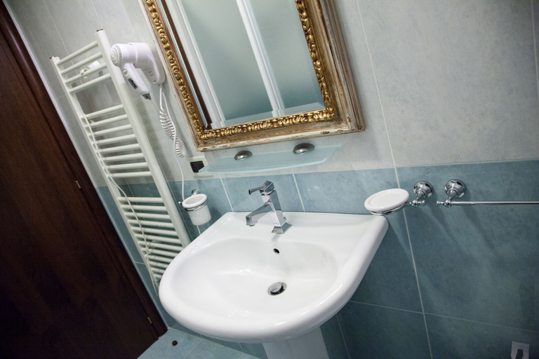 Bathroom 4, Villa Borri Terme, Pisa