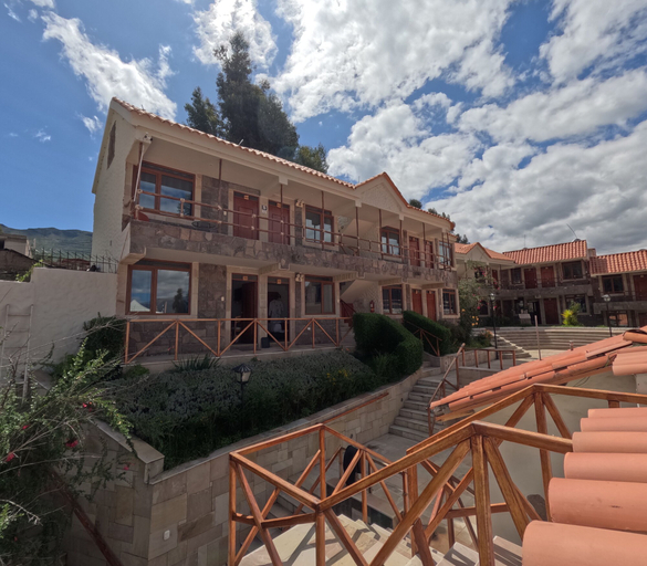 Exterior & Views