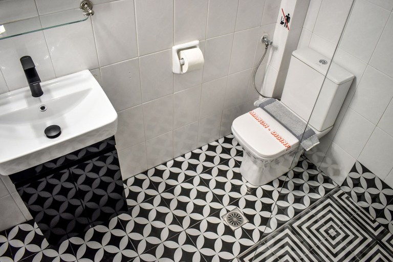 Bathroom 5, Hotel Kostis, Thessaly