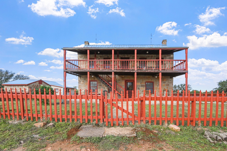 Exterior 4, Stein Haus Ranch 4 Bedroom Home by RedAwning, Llano