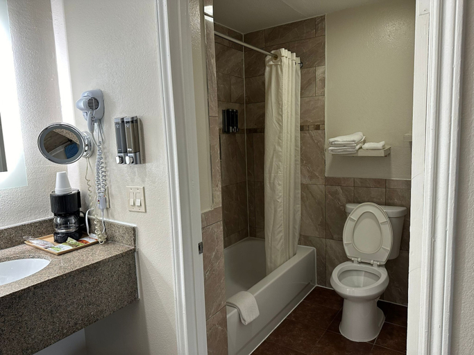 Bathroom 4, Palace Inn I-45 & Bellfort, Houston