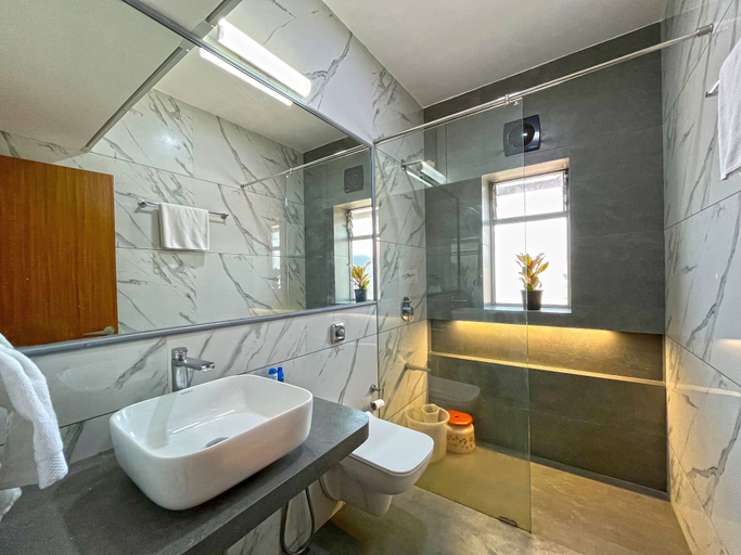 Bathroom 4, Hotel Parklane, Mumbai City