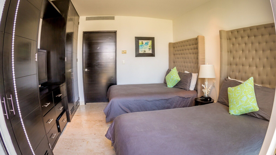 Room 3, Elements Penthouse 5 3 Bedroom Condo by RedAwning, Cozumel