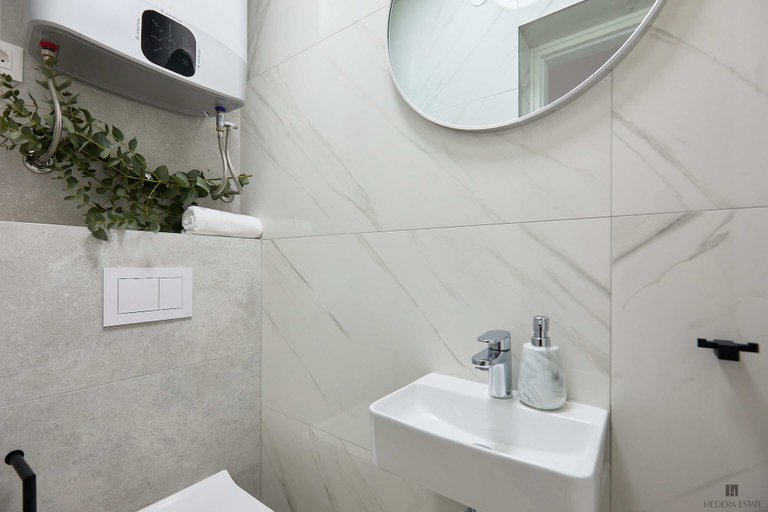 Bathroom 3, Hedera A9, Dubrovnik