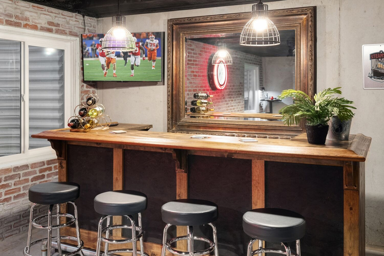Food & Drinks 5, Coopers North in Old Town – Hot Tub & Pool Table!, Larimer