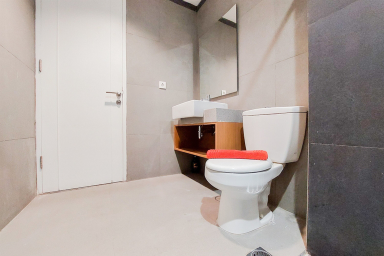 Bathroom 2, Elegant And Spacious 2Br At Paddington Heights Apartment, Tangerang
