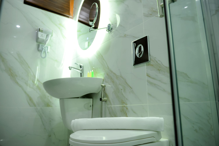 Bathroom 5, Petra Premium Hotel, Wadi Musa