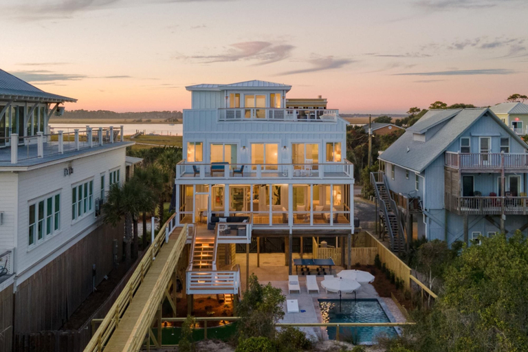Exterior & Views