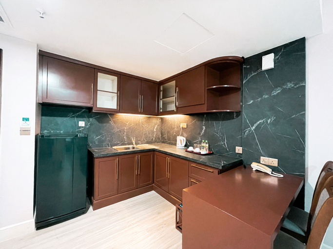 Dining Room 10