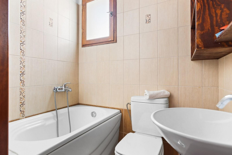 Bathroom 5, Emmanouel Maisonette Near the Sea, Crete