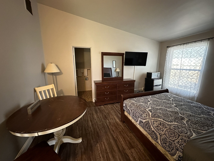Others 4, Budget Inn, Outagamie