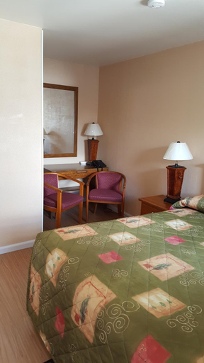 Others 5, Maples Motel, Simcoe
