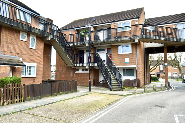 Exterior & Views, Stunning 1 Bedroom Apartment in Central London, London
