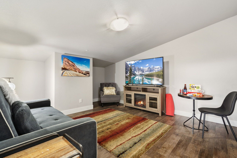 Others 5, Elegant Oasis - Fireplaces, King Beds, Mtn Views!, Larimer