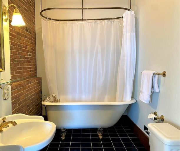 Bathroom 3, The Inn on Primrose Hill, Waldo