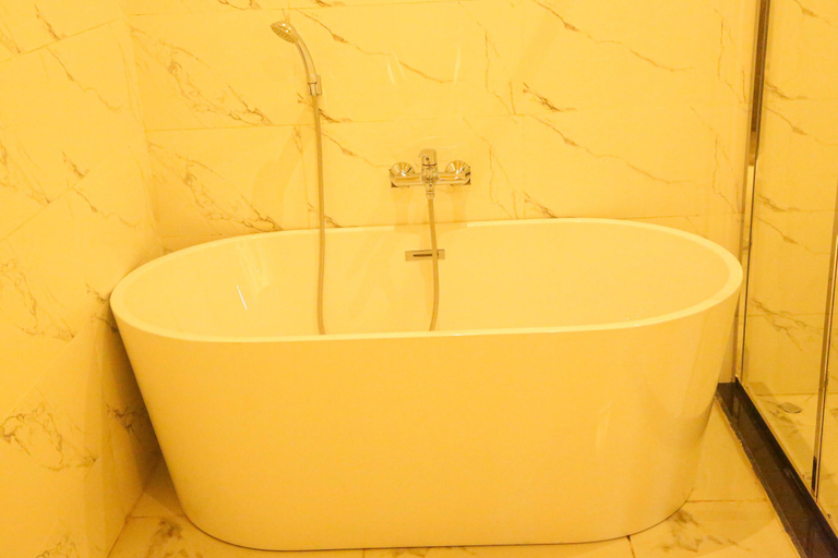 Bathroom 4, Hotel Kaachi Grand, Wangchang