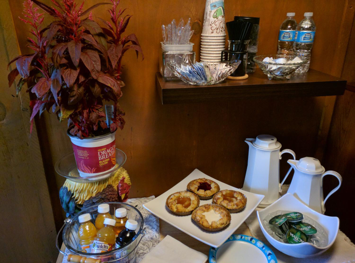 Food & Drinks 4, The Sugar Creek Retreat, Benton