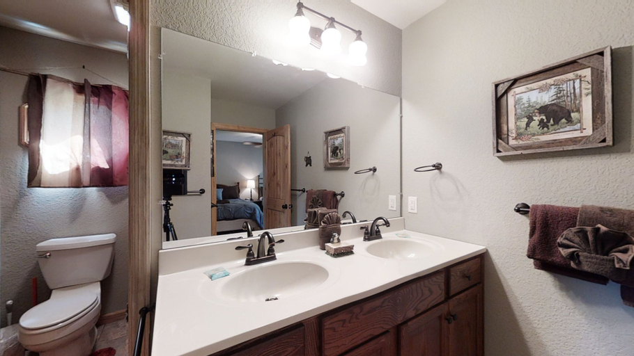 Bathroom 3, Kim's Cove, Sevier