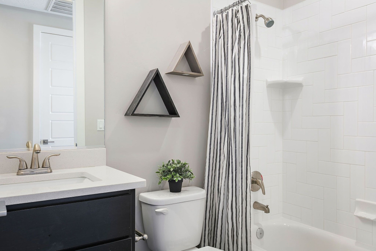 Bathroom 5, Town Center Red Sand Retreat by RedAwning, Washington