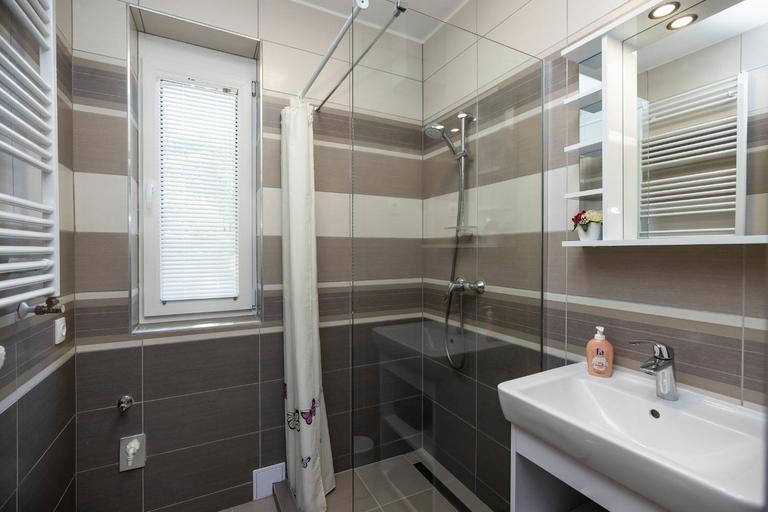 Others 4, Star Apartman, Eger