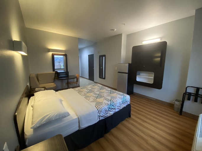 Bedroom 2, Studio 6 Suites Texas City, Tx – I-45 South, Galveston