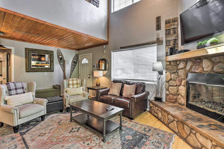Others 5, Remodeled Crestline Retreat: Walk to Lake Gregory!, San Bernardino