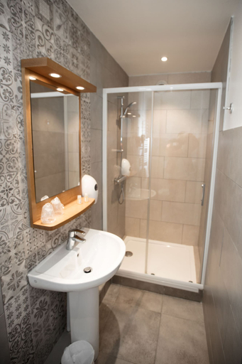 Bathroom 4, Hôtel de l'Univers, Ille-et-Vilaine