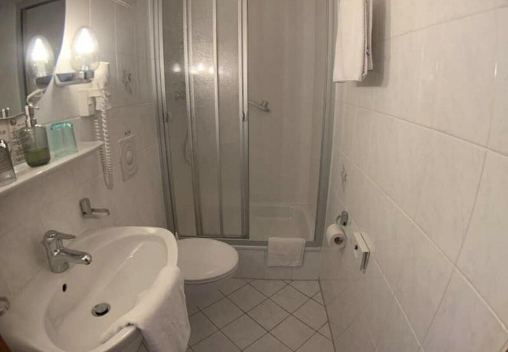 Bathroom 5, landgasthaus waldhorn, Rastatt