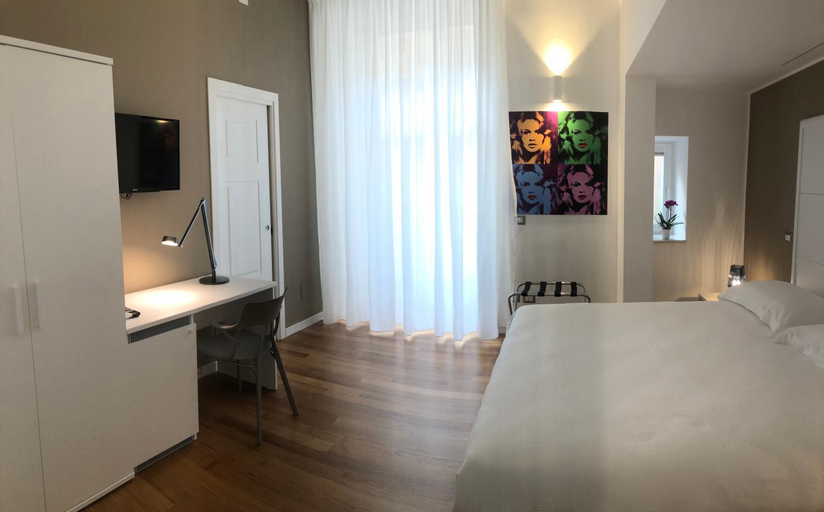 Others 3, Lo Schiaccianoci B&B, Taranto