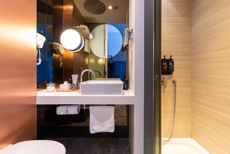 Bathroom 13