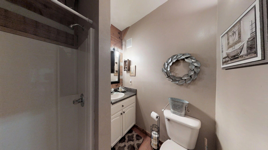 Bathroom 3, Blessed Nest, Blount