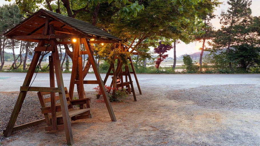 Others 5, Kkotjipureunsol Pension, Taean