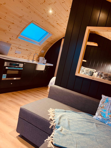 Others 2, Thistle Pod Farm Stay with Hottub Sleeps 2, East Ayrshire