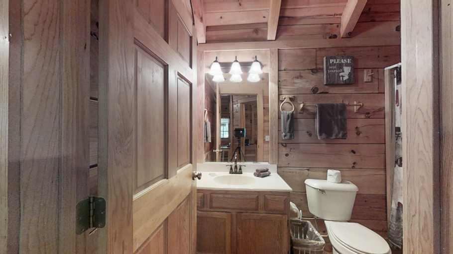 Bathroom 4, Bean Pot, Sevier