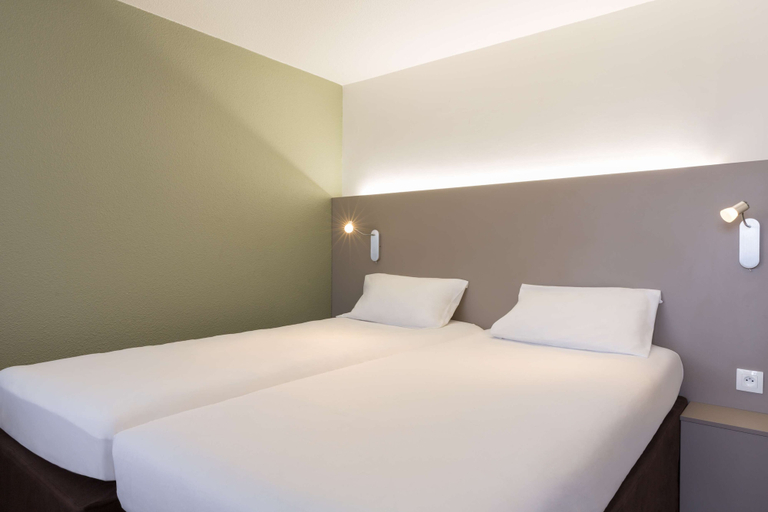 Bedroom 3, Kyriad Annecy Nord - Epagny, Haute-Savoie