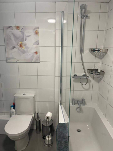 Bathroom 4, Immaculate 1-bed House in Newtown, Disley, Derbyshire