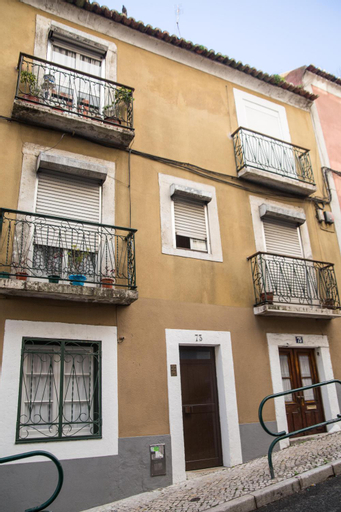 FLH Fresh and Cozy Old Town Duplex, Lisboa