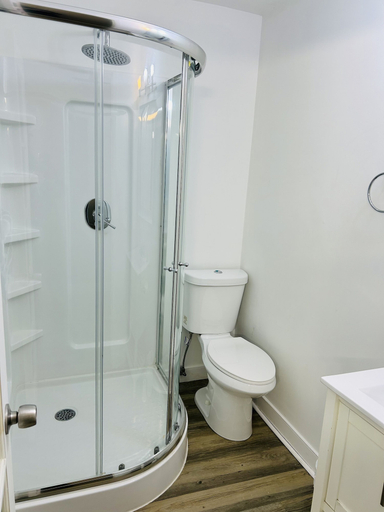 Bathroom 4, Norman Bay Inn, Kenora
