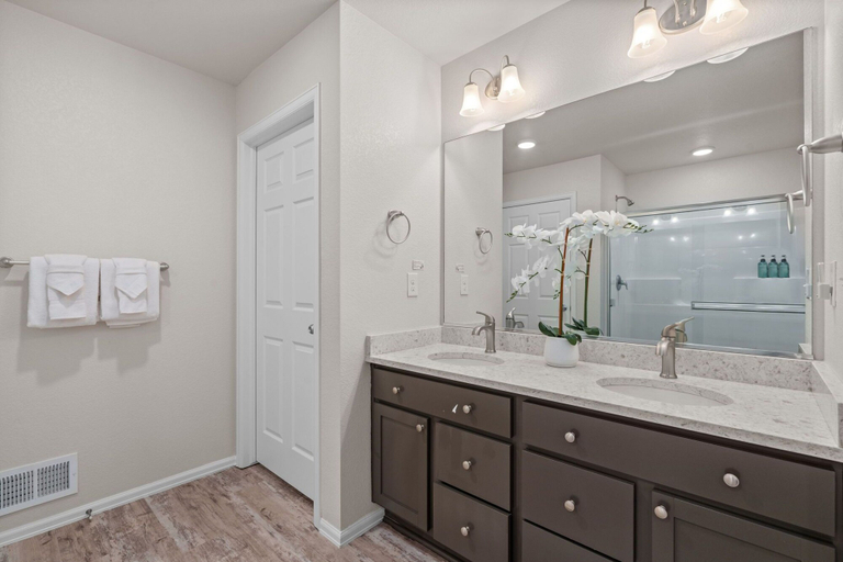 Bathroom 4, New! Family-friendly Home w/ Pool Table, King Beds, Weld