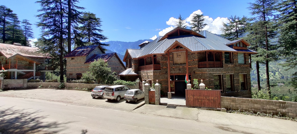 Exterior & Views