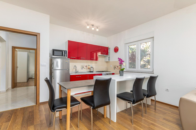 Others 4, Apartman Vera, Pula