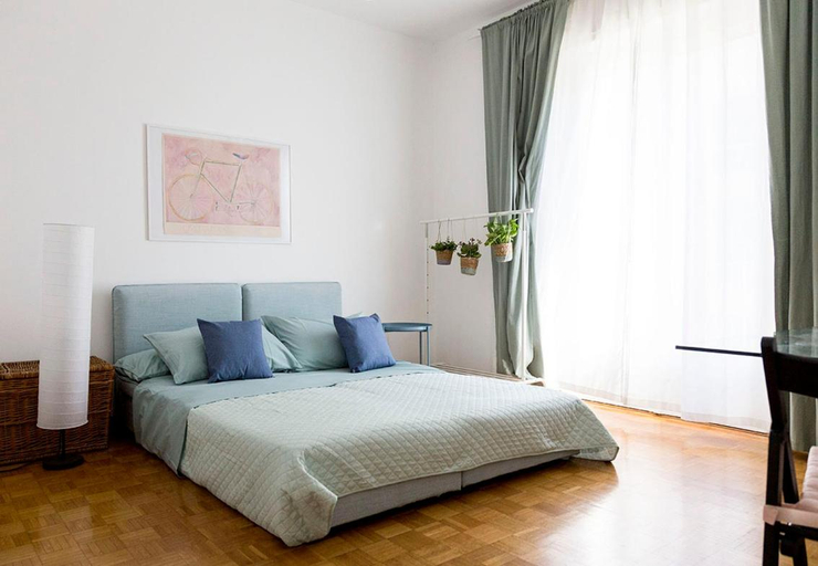 Others 5, Paola's Home, Trieste