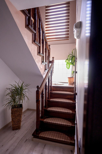 Others 5, Casa Isabela, Putna
