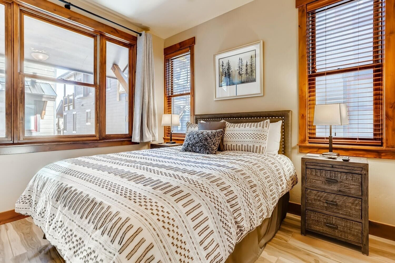Room 5, S On Galena #8 3 Bedroom Townhouse by RedAwning, Summit