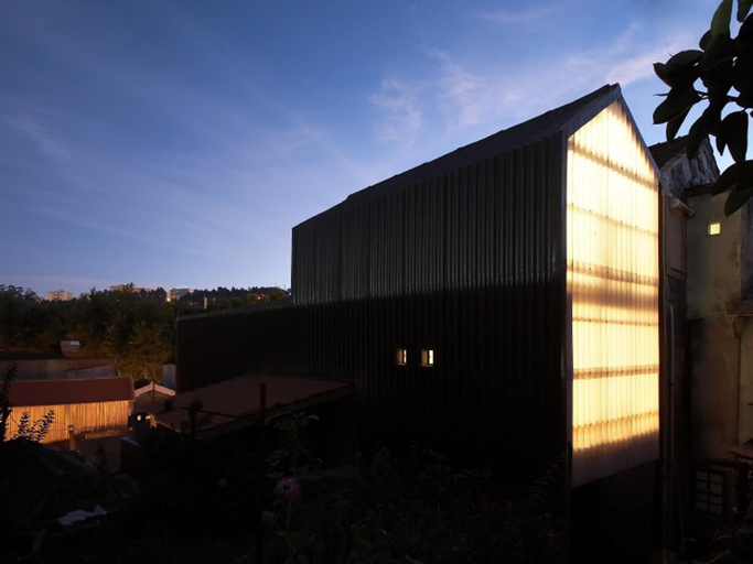 Exterior & Views